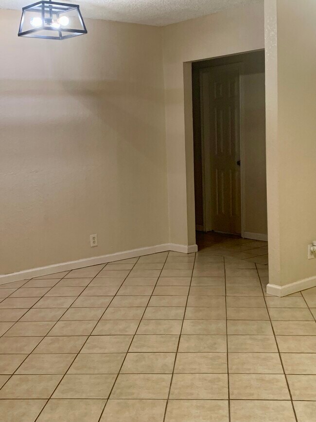 Foto del edificio - 116 W Strickland St