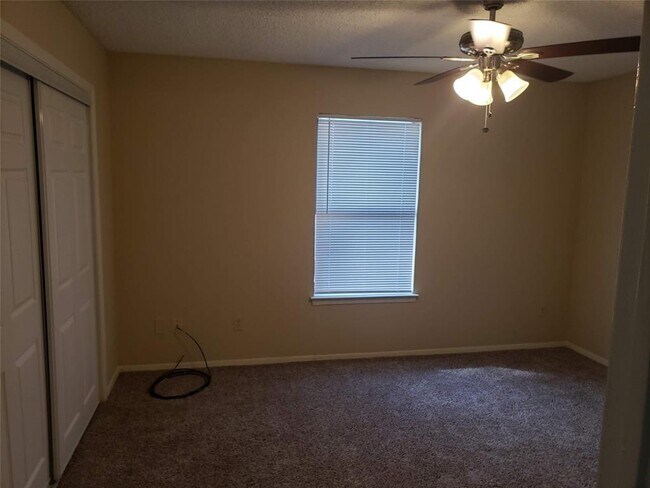Building Photo - 936 Southmoor Dr