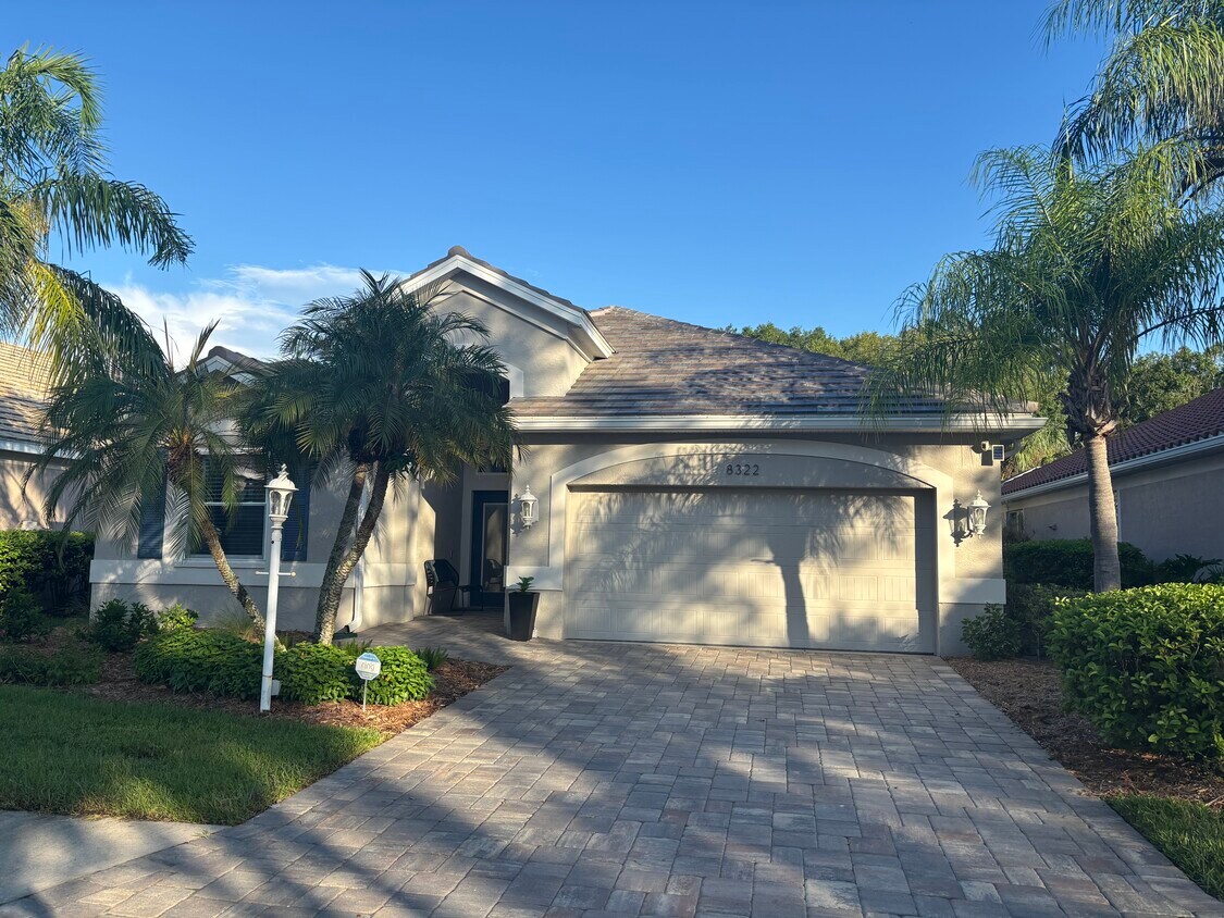 Foto principal - 8322 Whispering Woods Ct