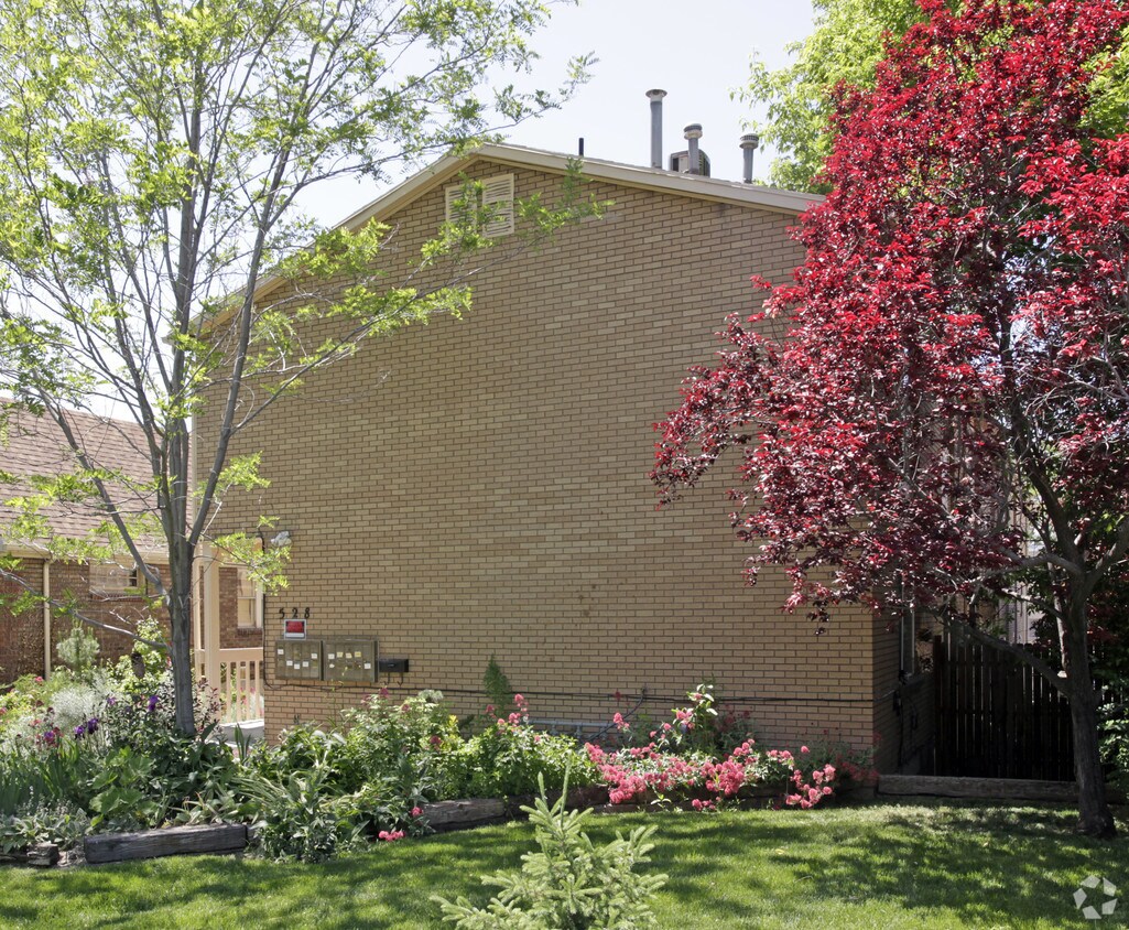 Building Photo - Ivy Anne