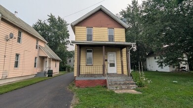 Building Photo - 1316 4th St NE