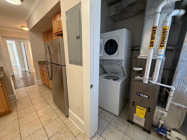 Building Photo - 20 Short St