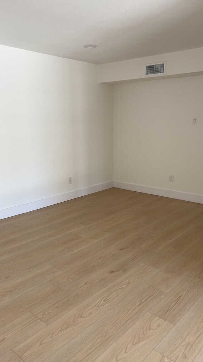 Living area - 4664 Matilda St