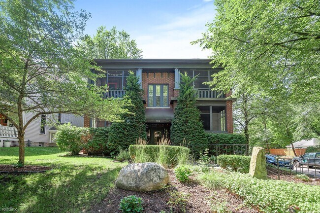 Building Photo - 2 br, 1 bath Condo - 918 Goodrich Avenue