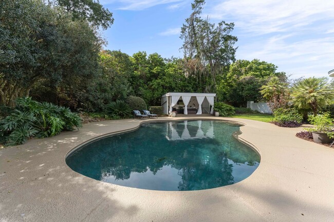 Building Photo - Luxury home for rent in sought-after Deerw...