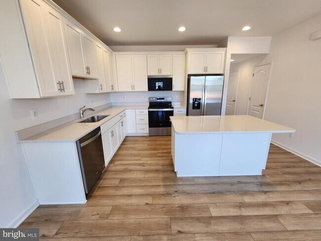 Building Photo - 457 Hillsdale Pl