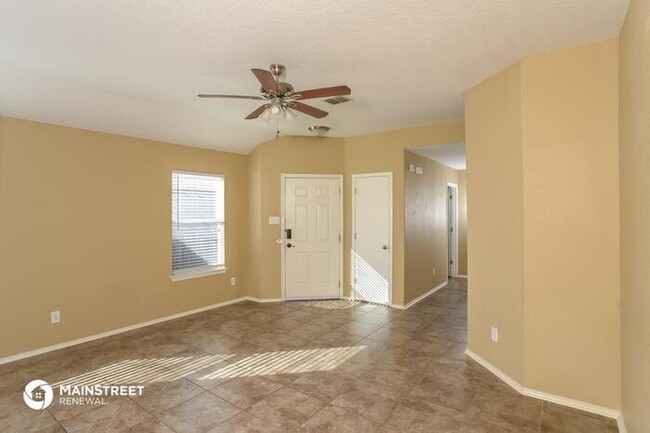 Building Photo - 10358 Oakwood Crest, San Antonio, TX 78245