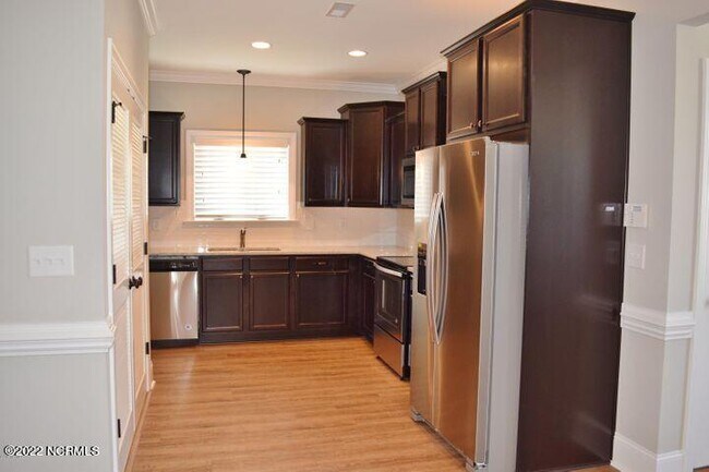 Building Photo - 3500 Gaston Way