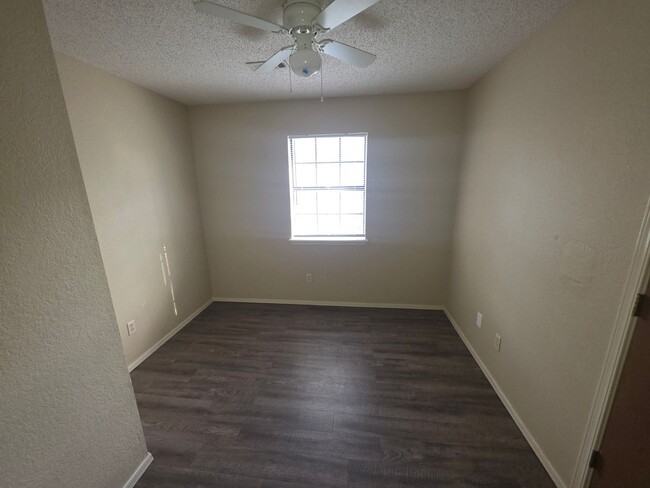 Building Photo - 1909 Cypress Pl