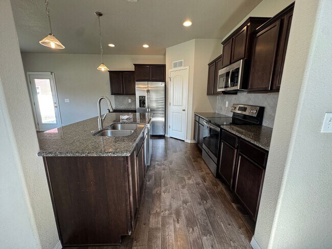 Foto del edificio - Super Spacious Home with Loft, 3-Car Garag...