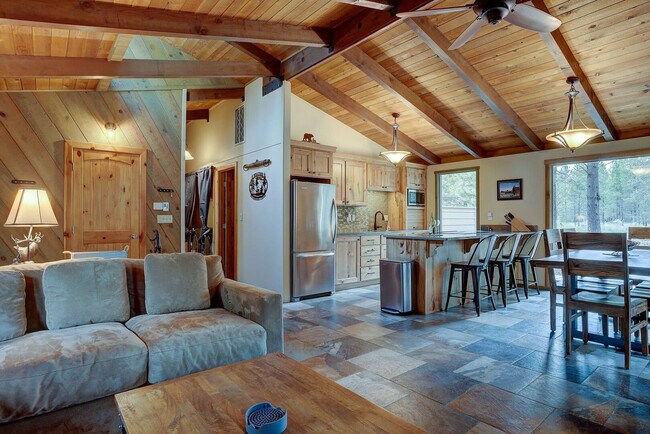 Foto del edificio - 57314 Approach Ln