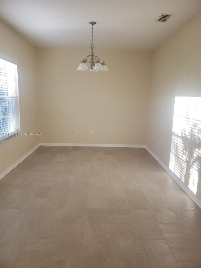 Building Photo - 554 Reddicks Cir