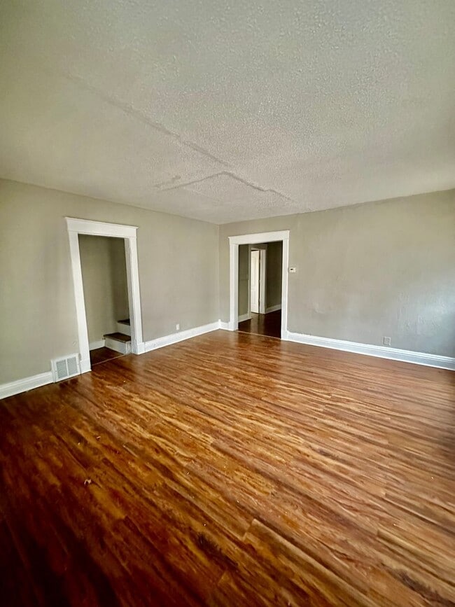 Building Photo - Charming 2Bedroom 2 Bath Home for Rent ***...