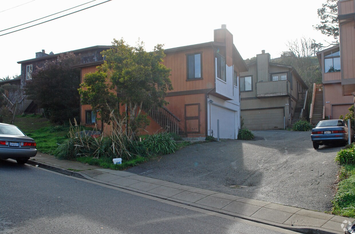 Foto del edificio - 484-488 Lewis Ln