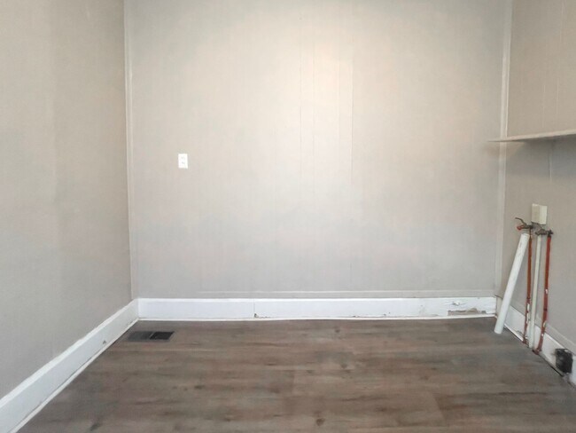 Foto del edificio - 1719 &amp; 1719 1/2 W Adams St. (Wynn Funds LLC)