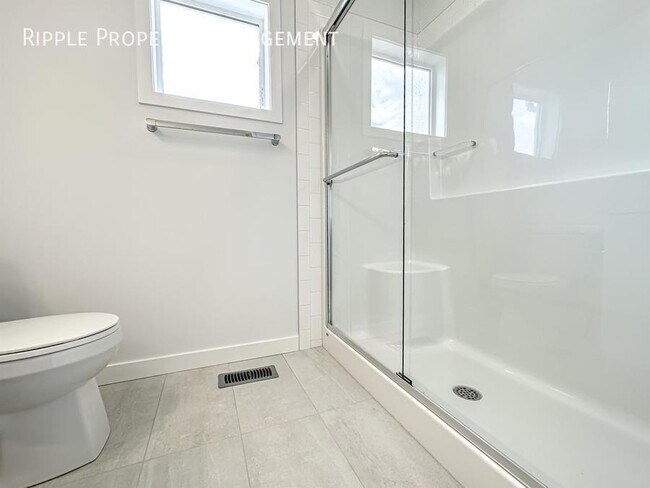 Building Photo - Modern 3 Beds, 2.5 Baths TownHouse | Avail...