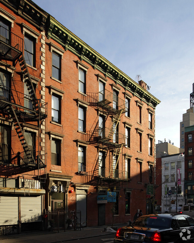 Building Photo - 1 Bleecker St