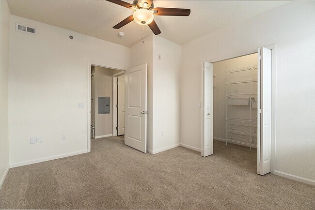 Foto del edificio - Lynbrook Apartments and Townhomes