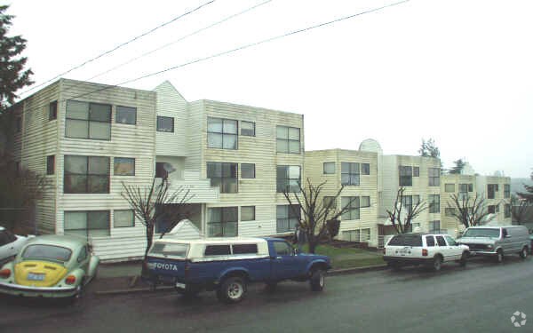 Building Photo - Oak Tree Terrace Apartments