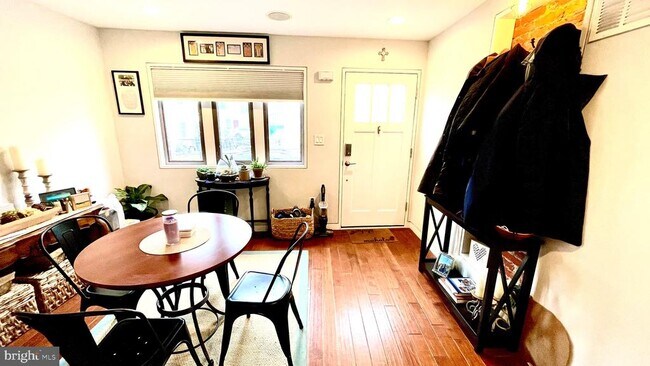 Building Photo - 1165 S Mole St