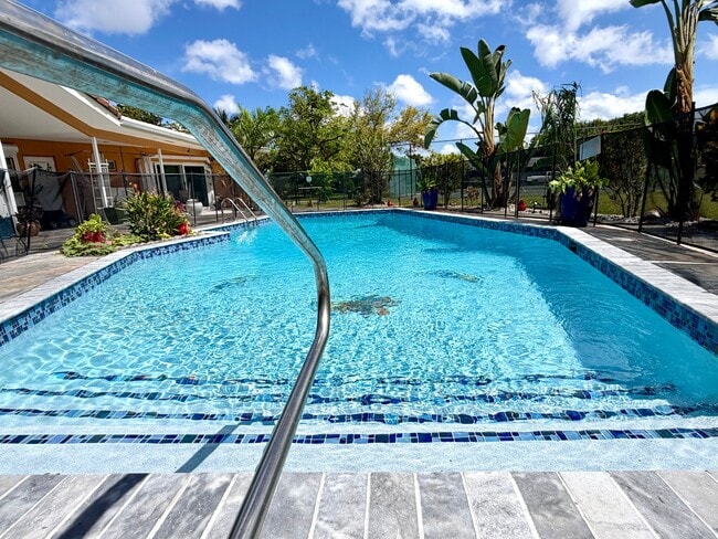 Foto del edificio - 5105 White Oak Ln