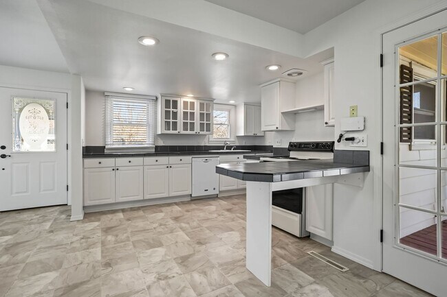 Foto del edificio - 3bd/2ba with Great Boise Location on Large Corner Lot