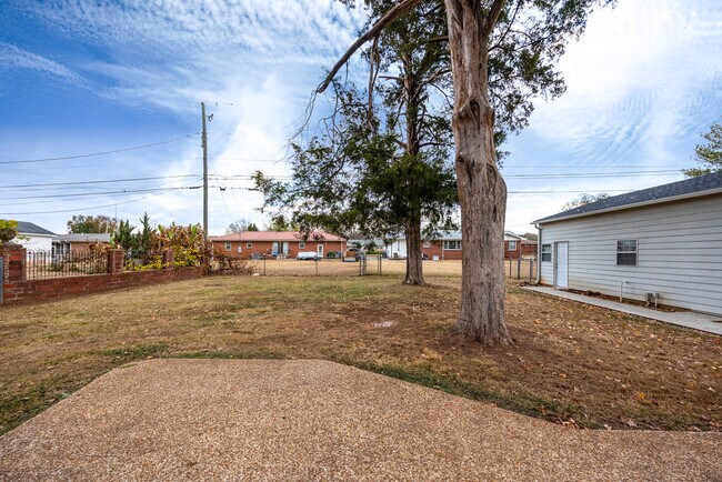 Foto del edificio - 4206 Holmes Ave NW