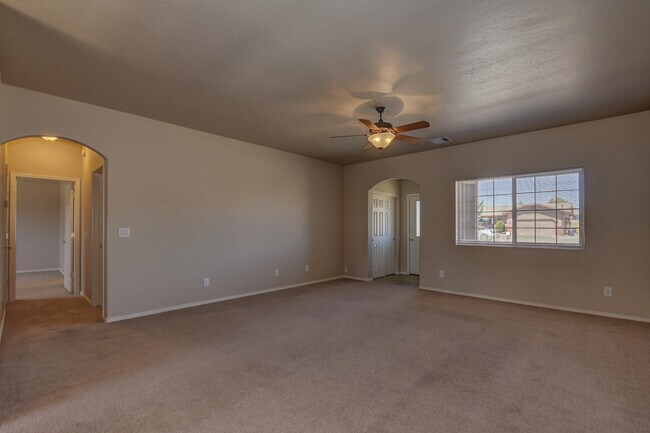 Foto del edificio - Pet Friendly 3 Bedroom, 2 Bath Home in Prescott Valley!