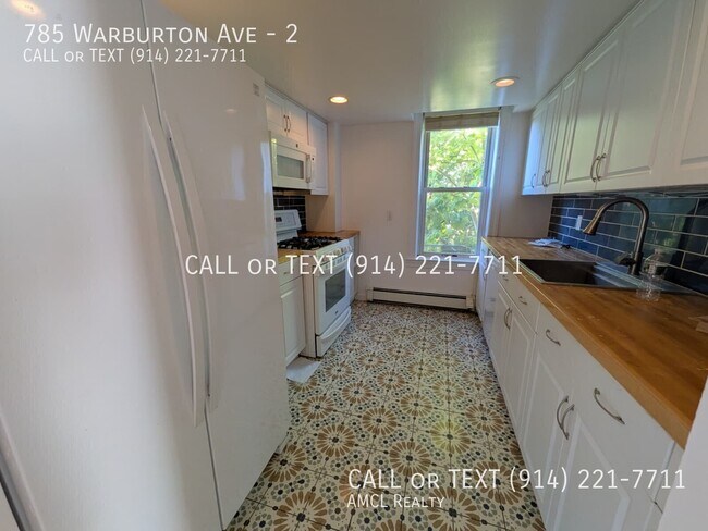 Foto del edificio - 785 Warburton Ave