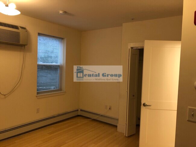 Building Photo - 400 Pleasant St