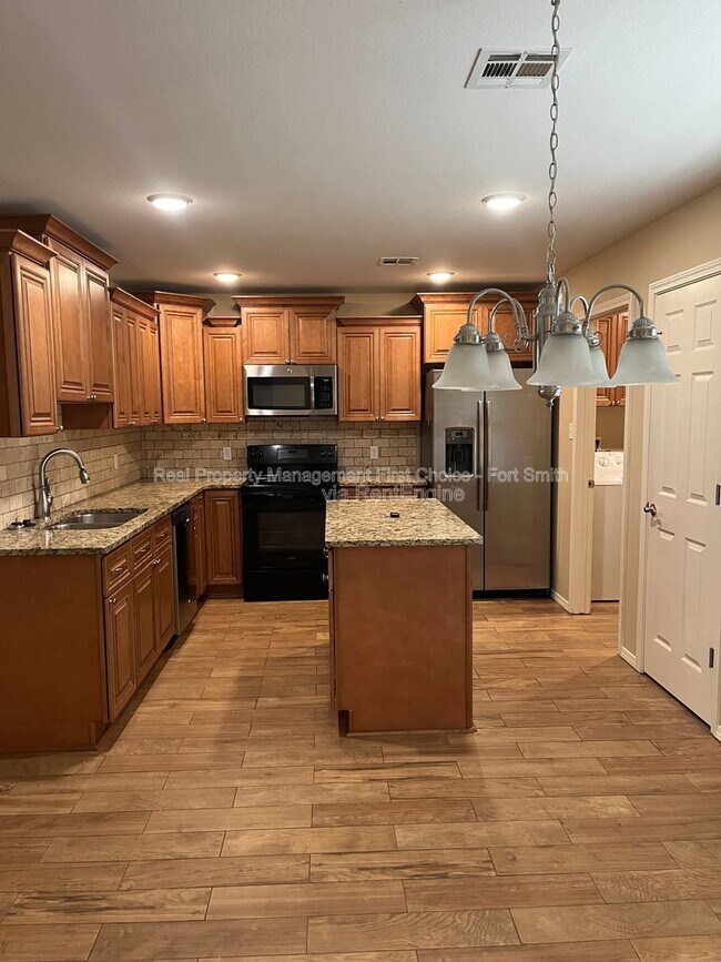 Foto del edificio - 529 Ridge Point Dr