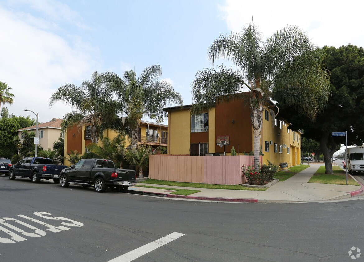 Primary Photo - 3770-3780 Barry Ave