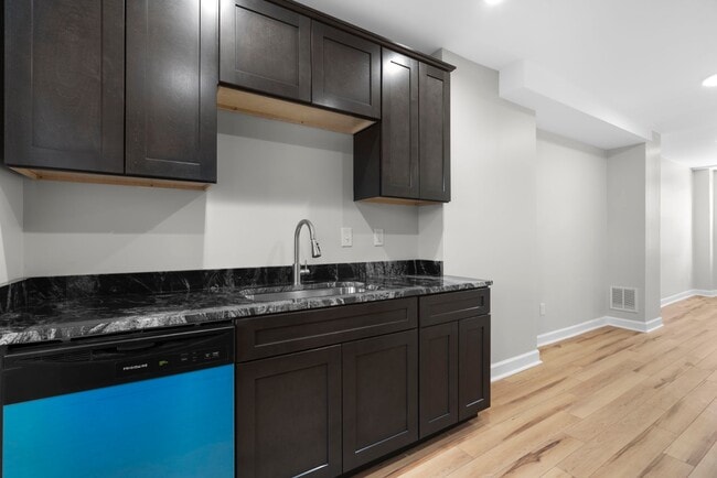 Building Photo - 216 S Castle St