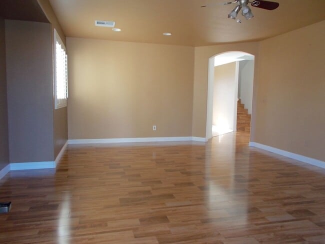 Building Photo - Beautiful 3-Bedroom Two-Story Home in Well...