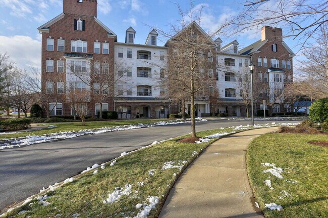 Foto del edificio - 2BD/2BA Fabulous River Hill Condo