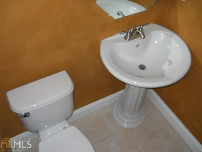 Foto del edificio - 4940 West St
