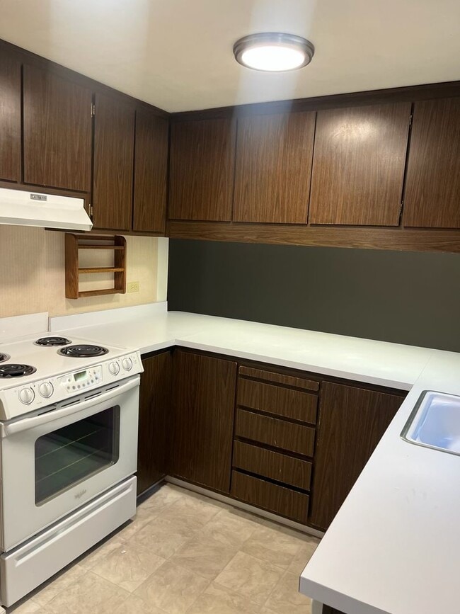 Building Photo - Charming 3-Bedroom Townhome in Desirable G...