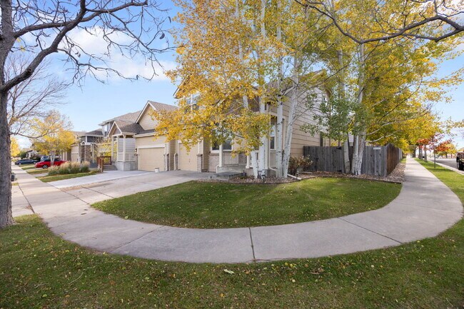 Foto del edificio - 2 bed/ 2.5 bath duplex in established neighborhood with corner lot