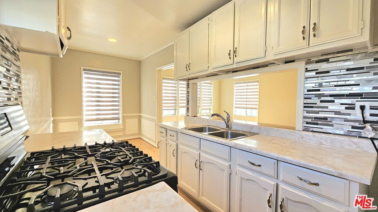 Foto principal - 1022 S Norton Ave