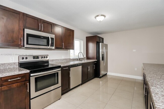 Building Photo - 2041 Acapulco Dr