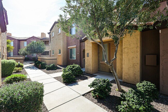 Foto del edificio - This luxury-style 3-bedroom, 3.5-bath gated townhouse!