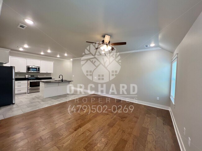 Foto del edificio - 592 Bradford Dr