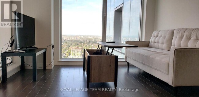 Photo du bâtiment - 805 Carling Ave