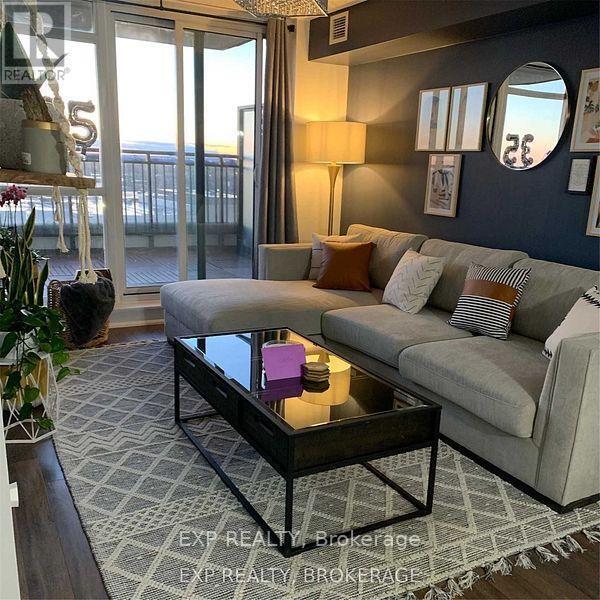 Photo principale - 830 Lawrence Ave W