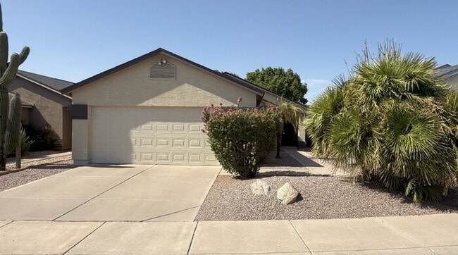 North Phoenix 3br With Large Backyard and ... - North Phoenix 3br With Large Backyard and ... House