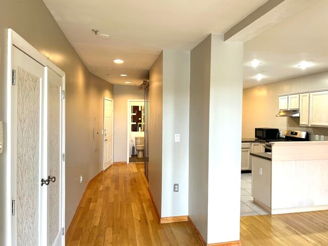 Foto del edificio - 256 Old River Rd