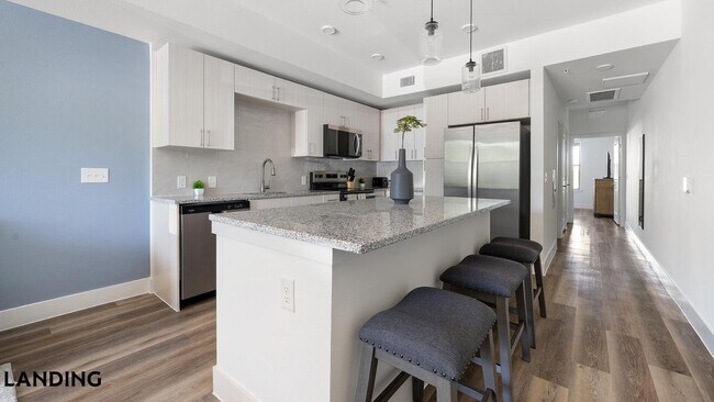 Foto del edificio - 6525 Ed Bluestein Blvd