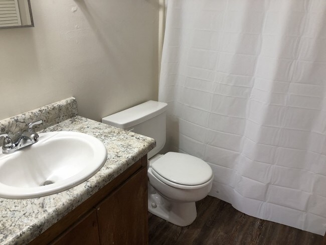 Building Photo - 701 Pointe Ct