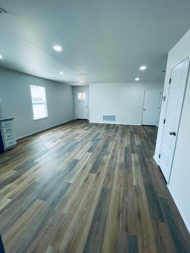 Foto del edificio - 223 S Fairland Ave