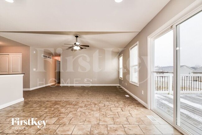 Foto del edificio - 215 Rolling Rock Creek Dr
